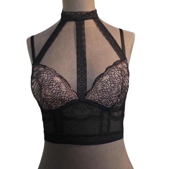 Victoria's Secret Very Sexy Plunge Fishnet Lace  Bra 32C NWOT - Picture 2 of 16